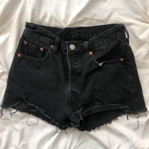 Black Levi’s high-waisted shorts